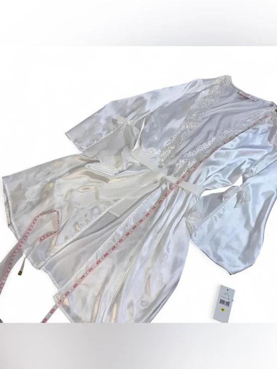 Oscar de la Renta Ivory Satin Lace-Trim Robe - Picture 4 of 6